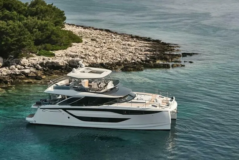  Yacht Photos Pics 2026 Prestige M8 - Image 6