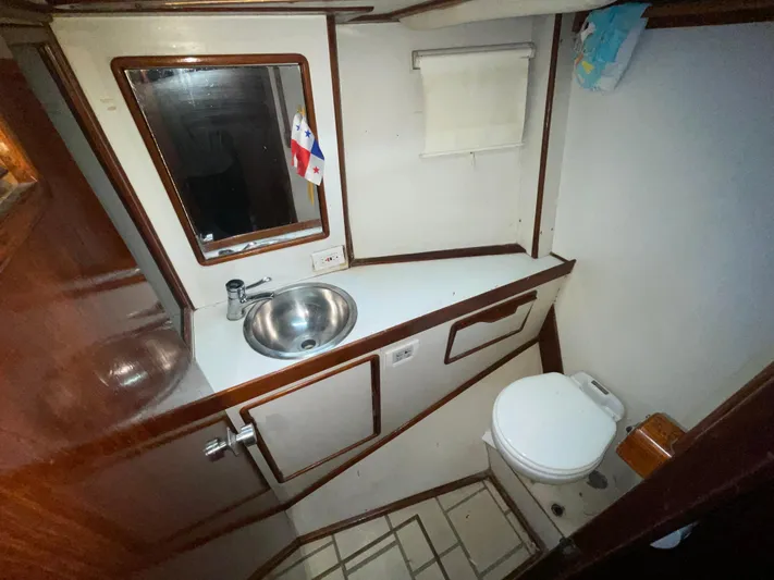 Litha Yacht Photos Pics 1988 Irwin 54 Center Cockpit bathroom with sink, mirror, and toilet.