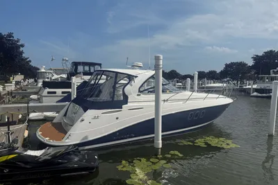 Rinker 360 Express Cruiser