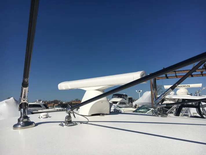  Yacht Photos Pics 2024 Contender 32 ST boat deck with radar and clear blue sky.