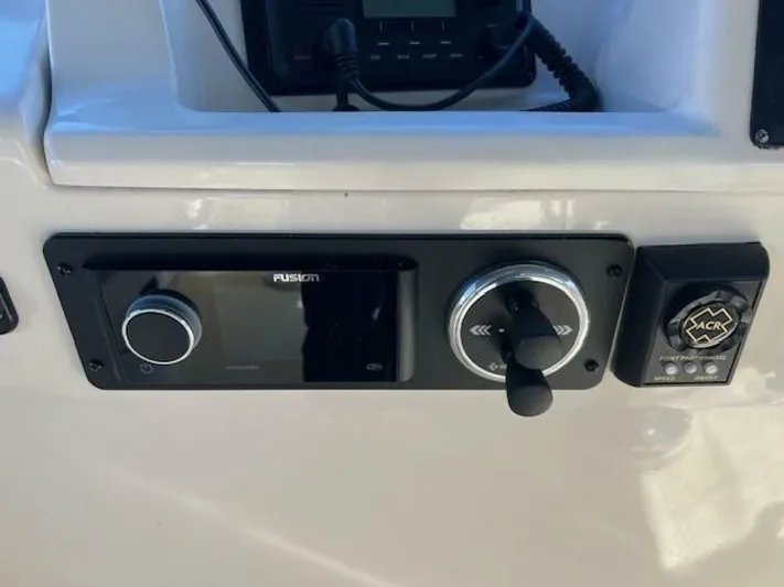  Yacht Photos Pics 2006 Mainship 43 Trawler - Image 19