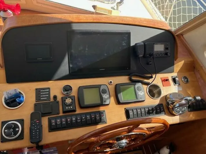  Yacht Photos Pics 2006 Mainship 43 Trawler - Image 27