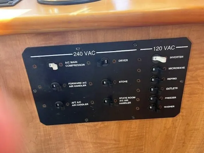  Yacht Photos Pics 2006 Mainship 43 Trawler - Image 35