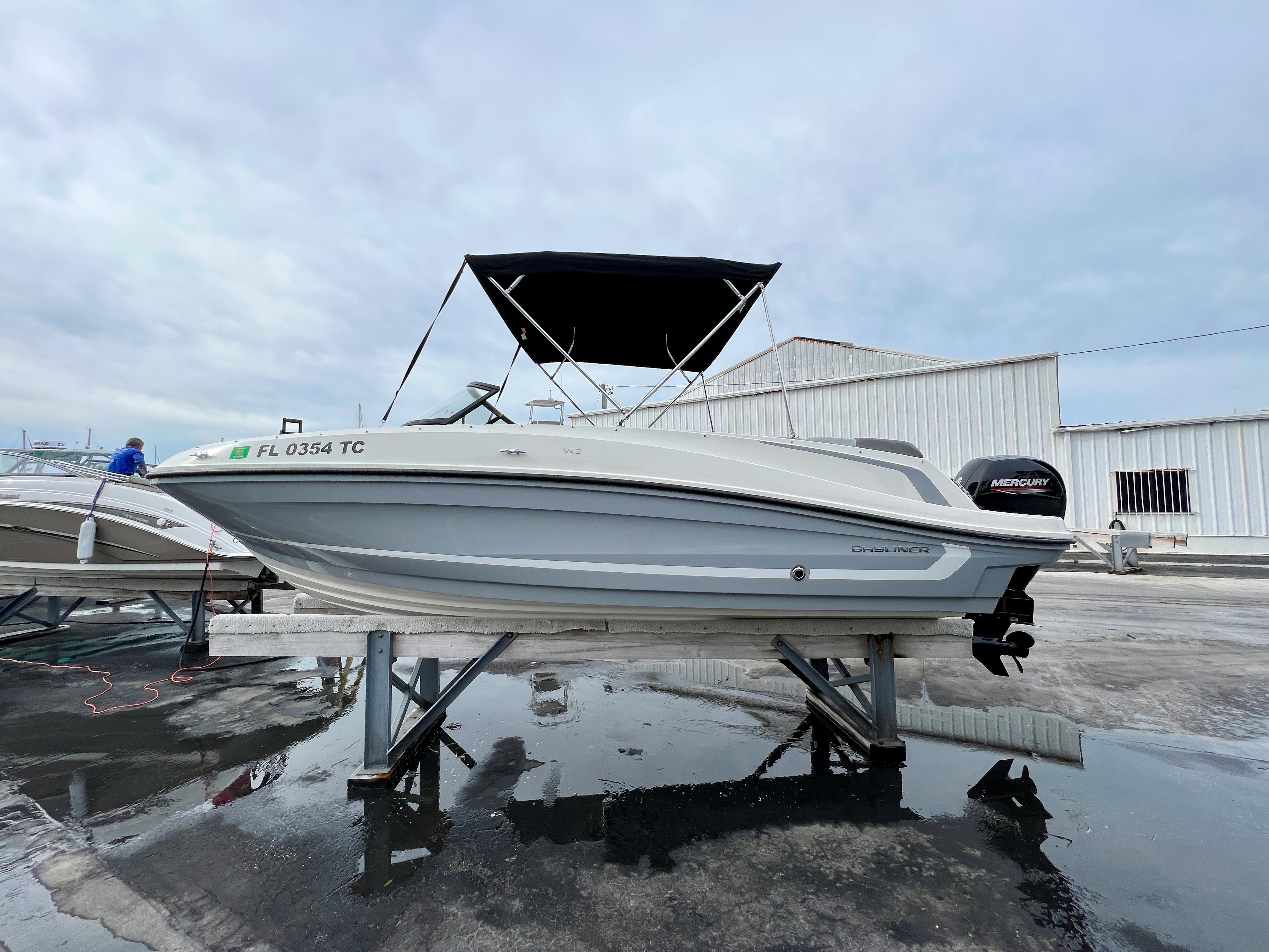 2022 Bayliner VR5 OB