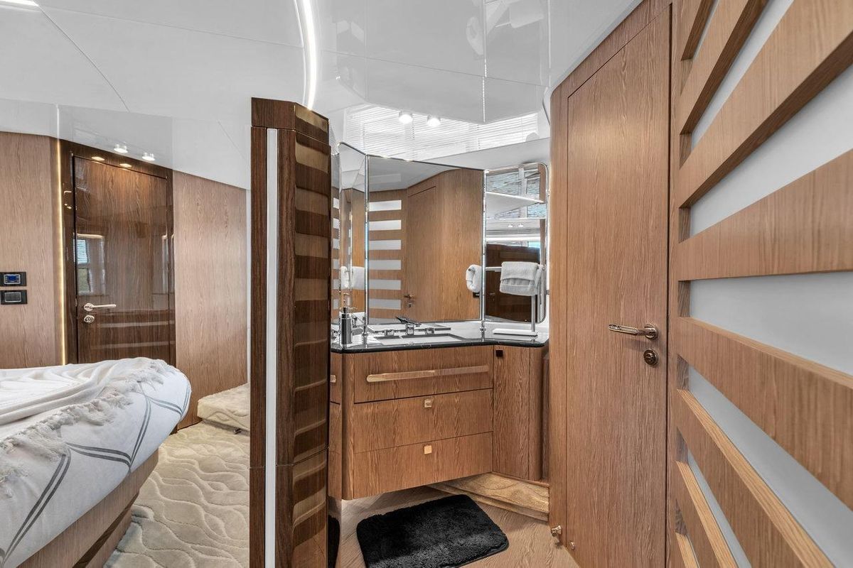 2020 Azimut 70 
