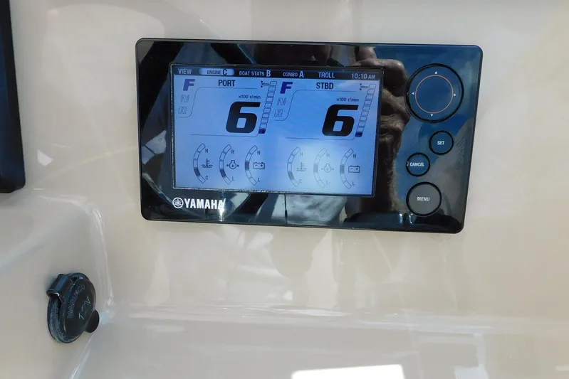 Tempus Yacht Photos Pics Yamaha display on 2016 Pursuit DC 325 Dual Console boat dashboard.