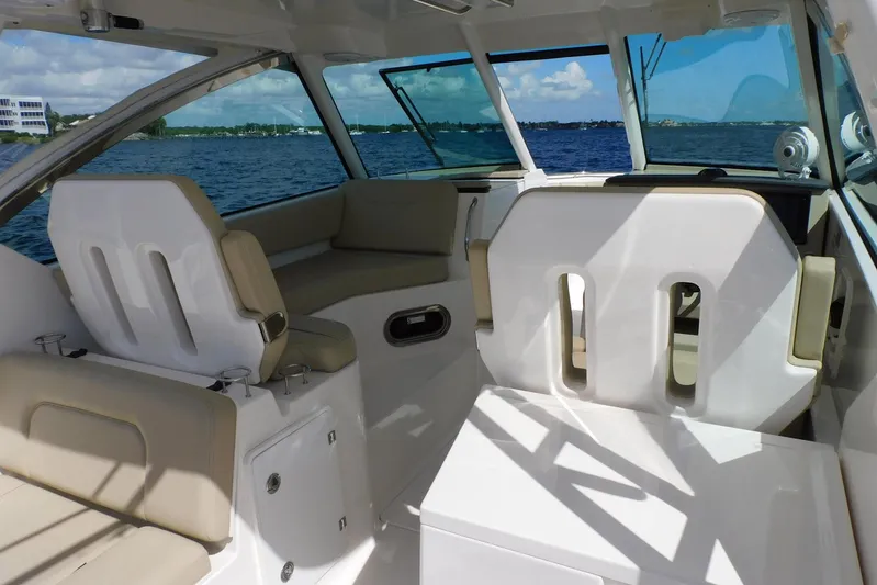 Tempus Yacht Photos Pics 2016 Pursuit DC 325 Dual Console boat interior with seating, on a sunny day.