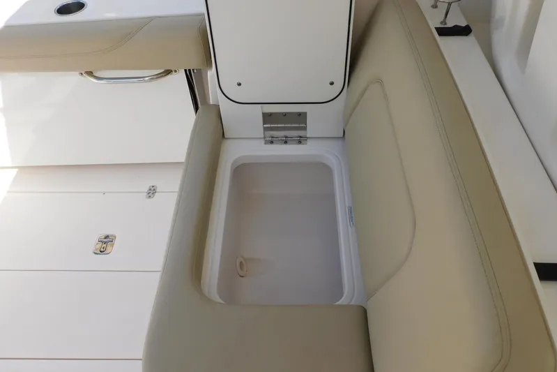 Tempus Yacht Photos Pics 2016 Pursuit DC 325 Dual Console boat seat with integrated storage compartment.