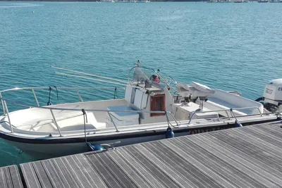 2017 Boston Whaler Outrage 18