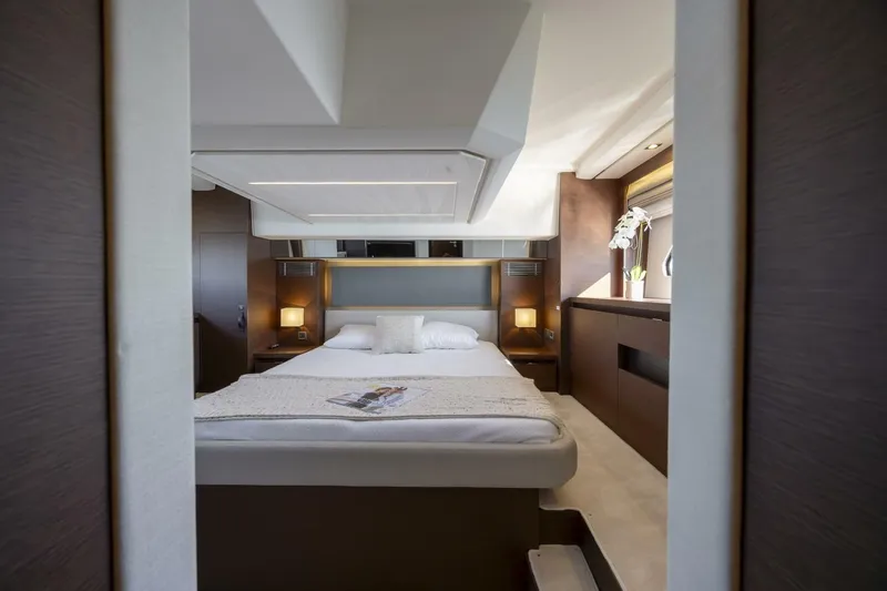  Yacht Photos Pics 2024 Prestige 460 - Image 39