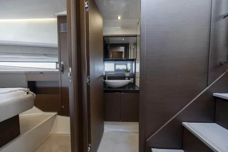  Yacht Photos Pics 2024 Prestige 460 - Image 38