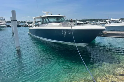 Tiara Yachts 48 LS