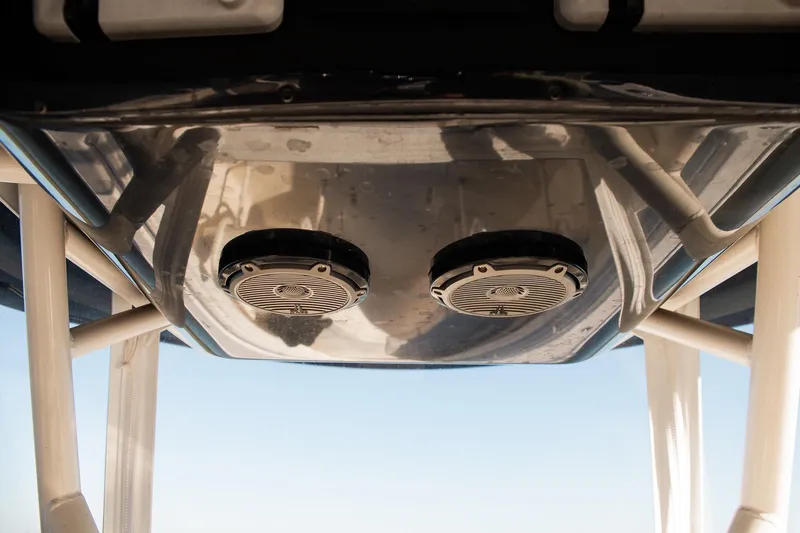  Yacht Photos Pics 2014 Yellowfin 34 Offshore boat speakers and structure detail.