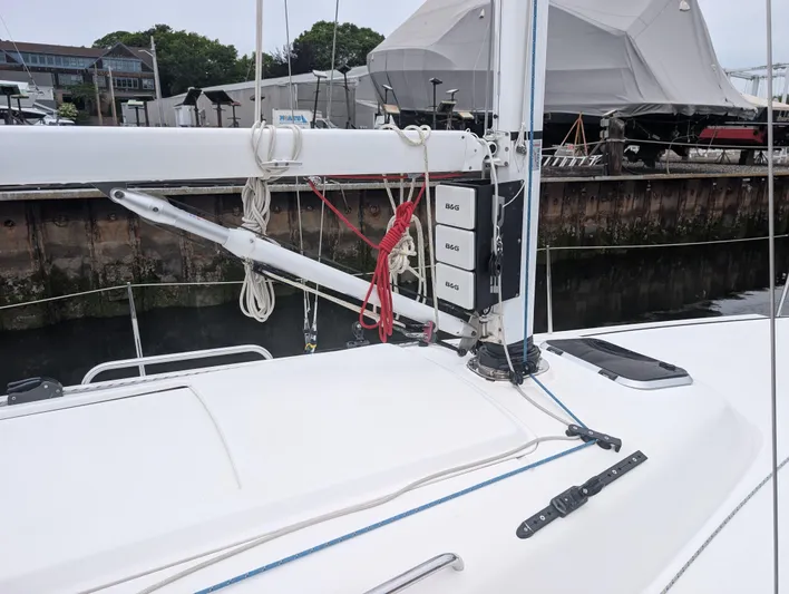  Yacht Photos Pics 2023 J Boats J/9 sailboat deck with rigging and mast details in a marina setting.