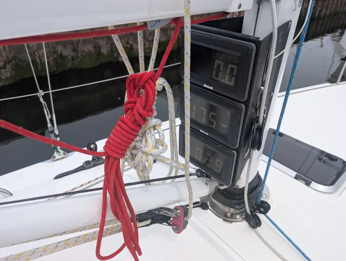  Yacht Photos Pics 2023 J Boats J/9 sailboat mast with ropes and digital displays.