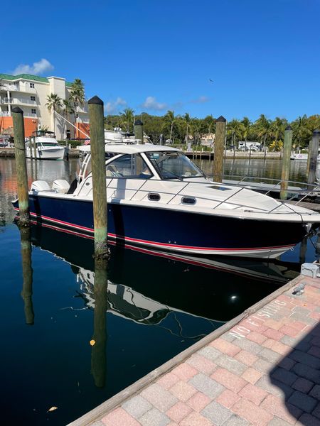 2016 Pursuit 325 OS Offshore