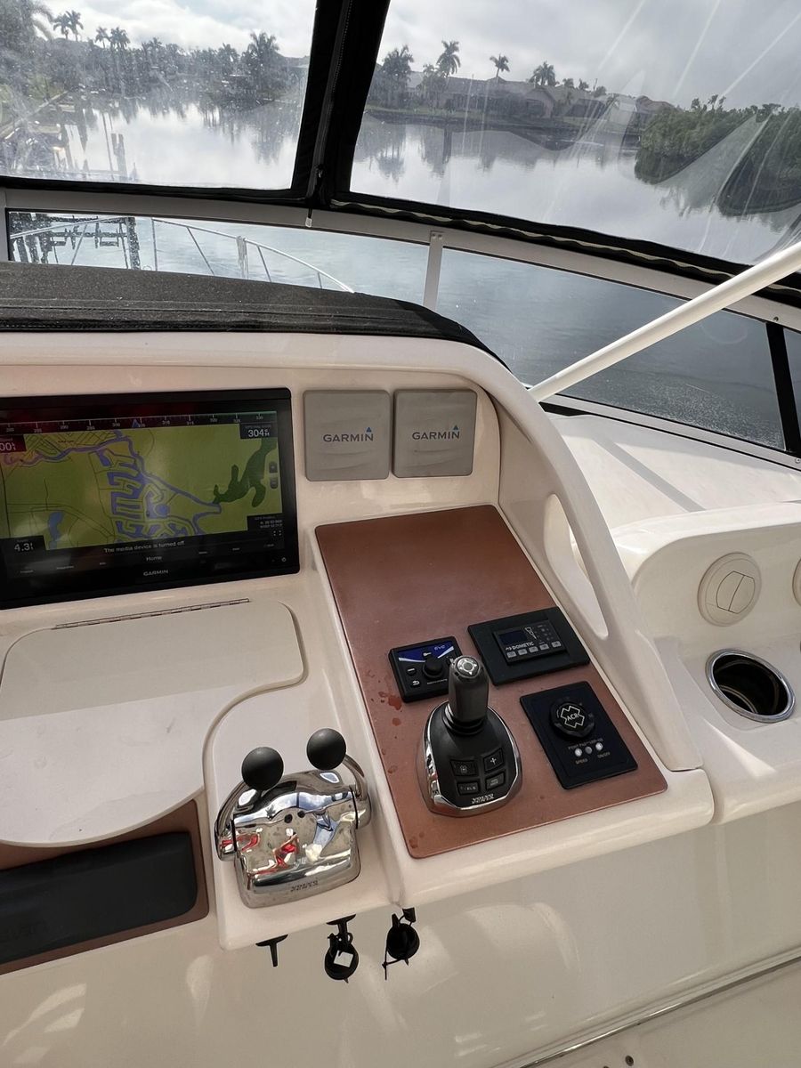 2008 Ovation 52 