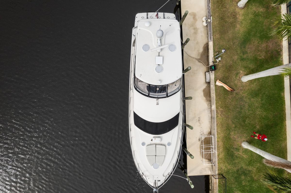 2008 Ovation 52 