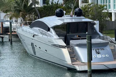 Pershing 72