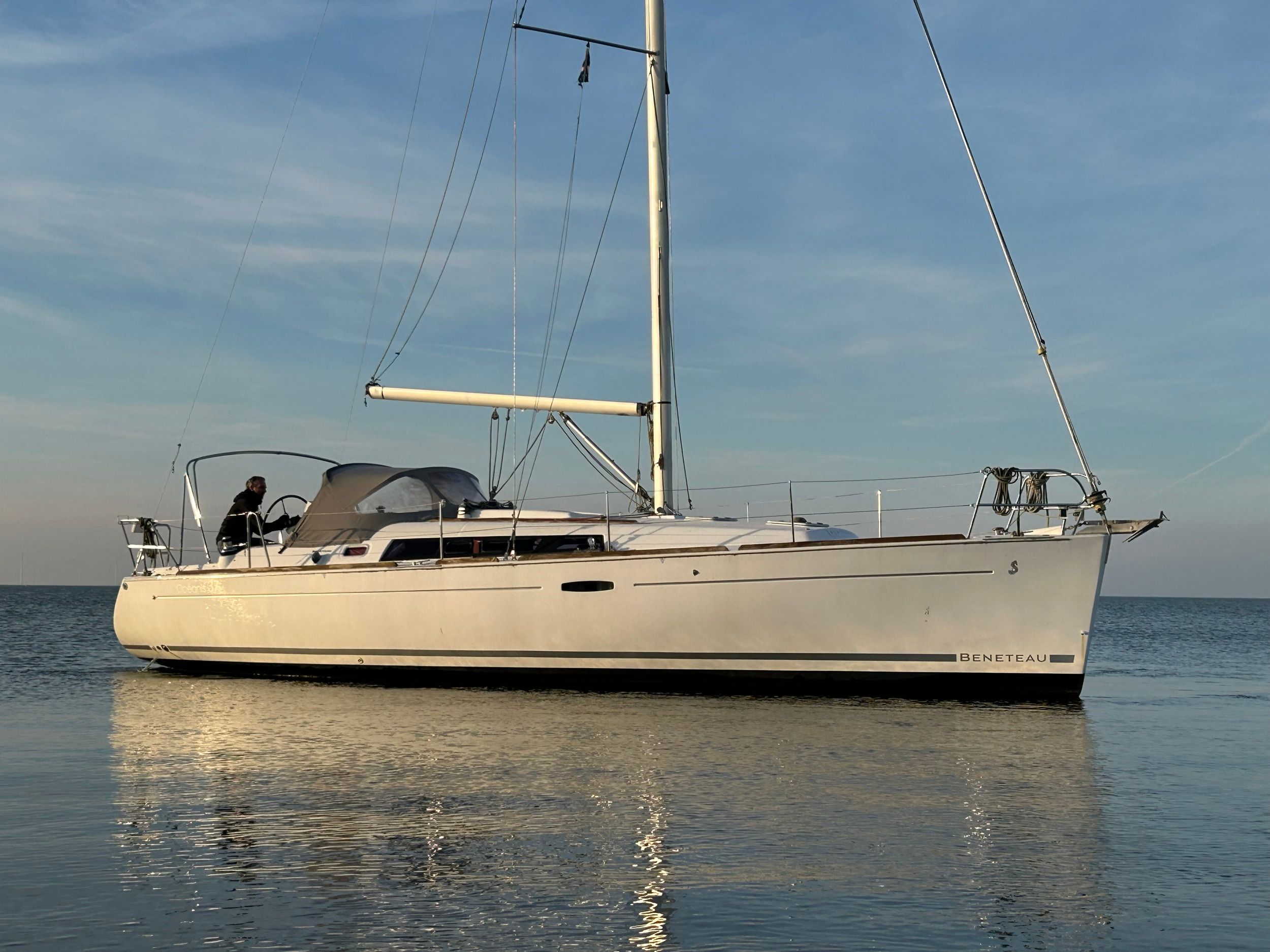 2009 Beneteau Oceanis 37