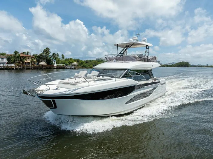  Yacht Photos Pics 2025 Prestige F4.9 - Image 6