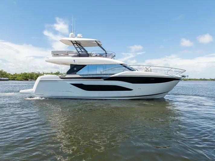  Yacht Photos Pics 2025 Prestige F4.9 - Image 5