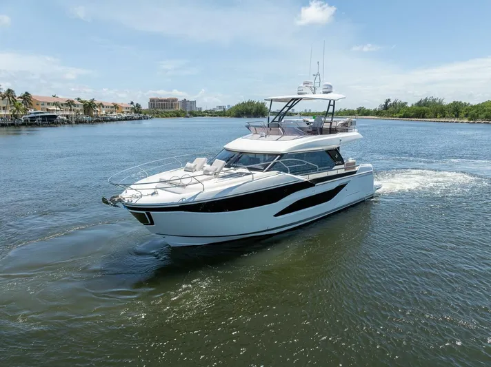  Yacht Photos Pics 2025 Prestige F4.9 - Image 2