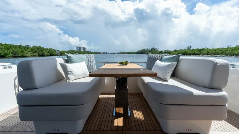  Yacht Photos Pics 2025 Prestige F4.9 - Image 18