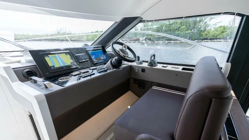  Yacht Photos Pics 2025 Prestige F4.9 - Image 31
