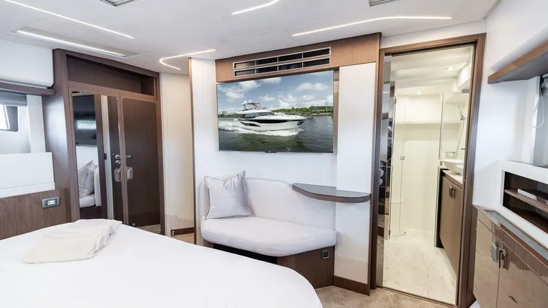 Yacht Photos Pics 2025 Prestige F4.9 - Image 39