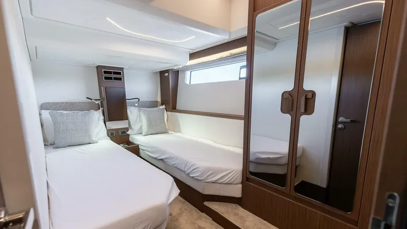  Yacht Photos Pics 2025 Prestige F4.9 - Image 46