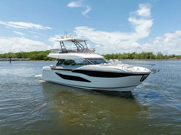  Yacht Photos Pics 2025 Prestige F4.9 - Image 4