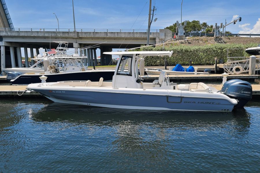 2022 Sea Hunt 27 ESCAPE