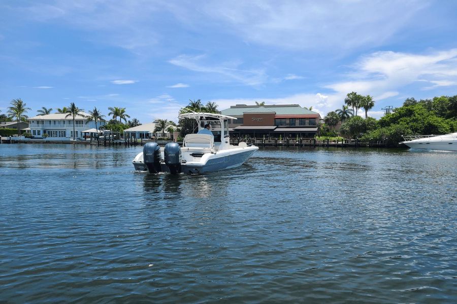 2022 Sea Hunt 27 ESCAPE