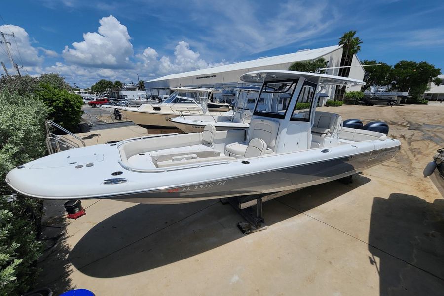 2022 Sea Hunt 27 ESCAPE