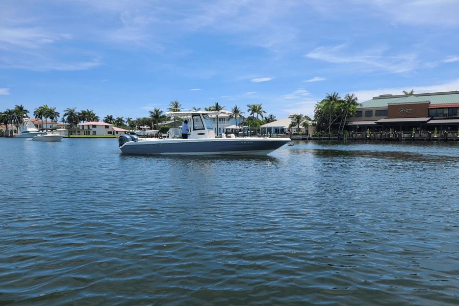 2022 Sea Hunt 27 ESCAPE