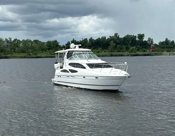  Yacht Photos Pics 2004 Cruisers Yachts 405 - Image 2