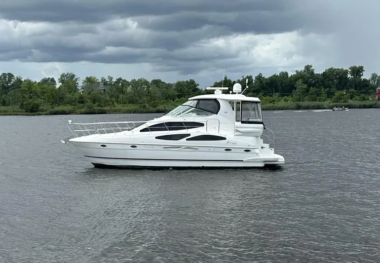  Yacht Photos Pics 2004 Cruisers Yachts 405 - Image 5