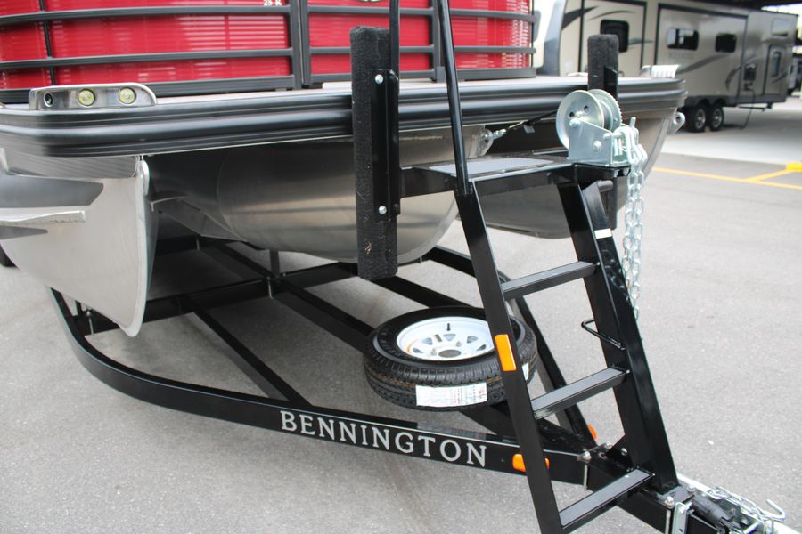 2022 Bennington R 25 Swingback Bowrider