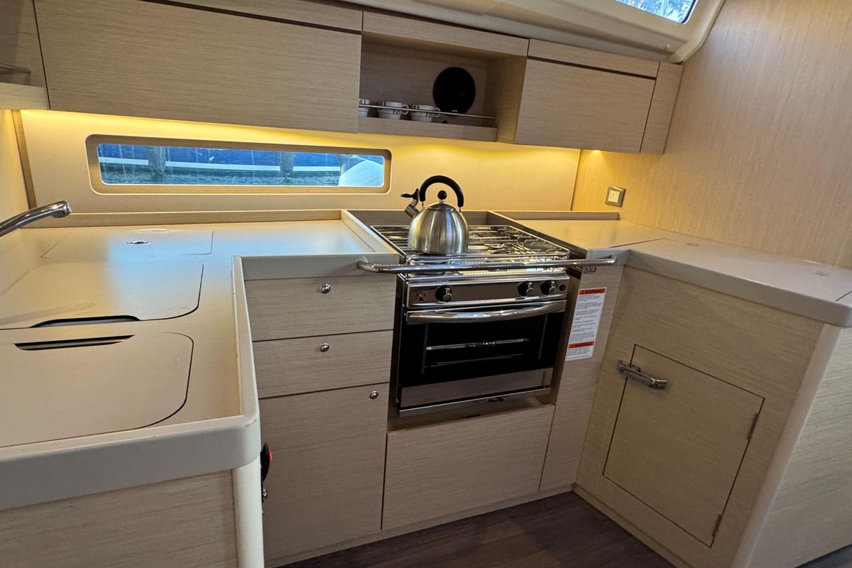 2022 Beneteau 42