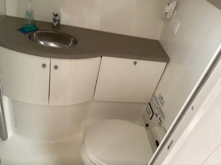 Four-some Fun Yacht Photos Pics 2001 Formula 40 PC boat bathroom with sink and toilet