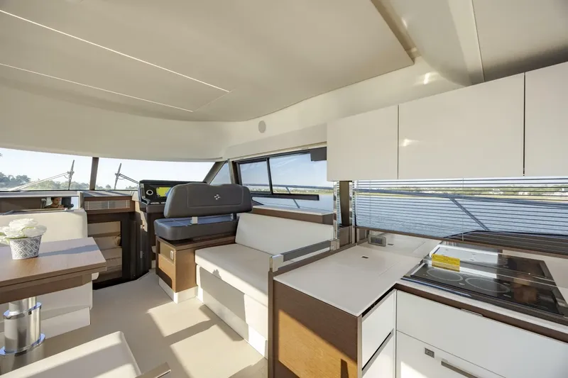  Yacht Photos Pics 2024 Prestige 460 - Image 30