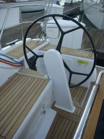 Bonejour Yacht Photos Pics Steering wheel of 2012 Hanse 385 sailboat with teak deck details.