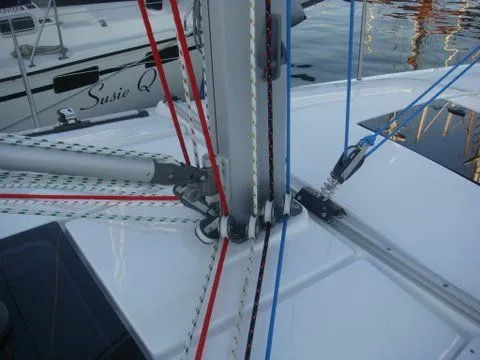 Bonejour Yacht Photos Pics Hanse 385 sailboat rigging, 2012 model, with colorful ropes and mast details.