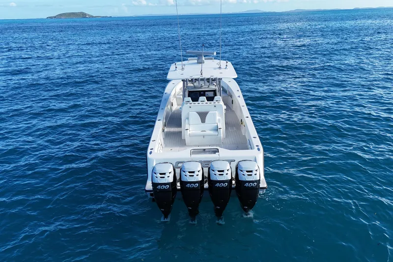  Yacht Photos Pics 2020 SeaVee 390Z boat with four 400 horsepower engines on open ocean.