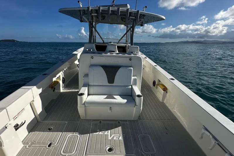  Yacht Photos Pics 2020 SeaVee 390Z boat on open water, featuring sleek design and spacious deck.