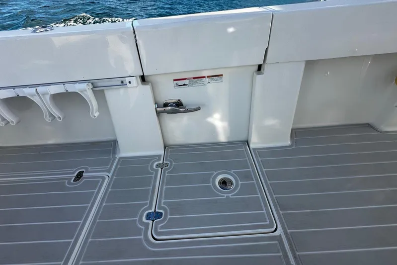  Yacht Photos Pics 2020 SeaVee 390Z boat deck with rod holders and non-slip flooring.