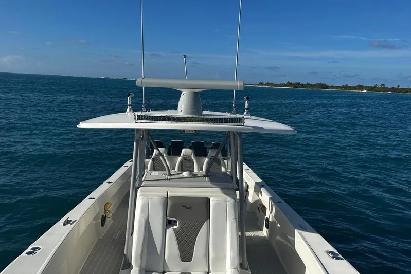  Yacht Photos Pics 2020 SeaVee 390Z boat on open water under clear blue sky.