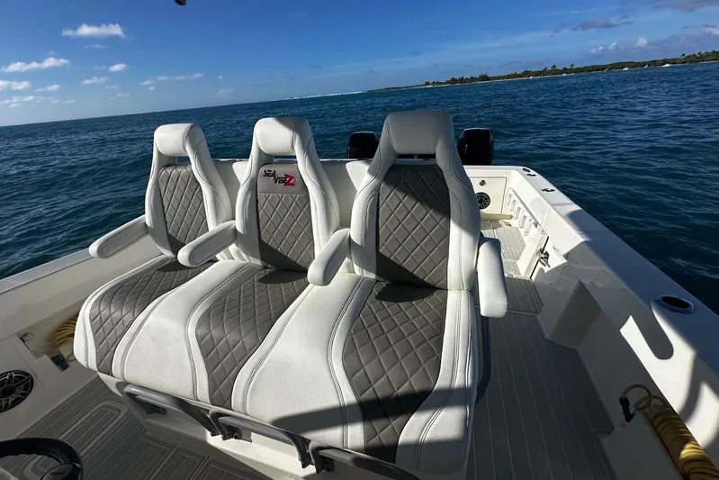  Yacht Photos Pics 2020 SeaVee 390Z boat seats with quilted design on open water.