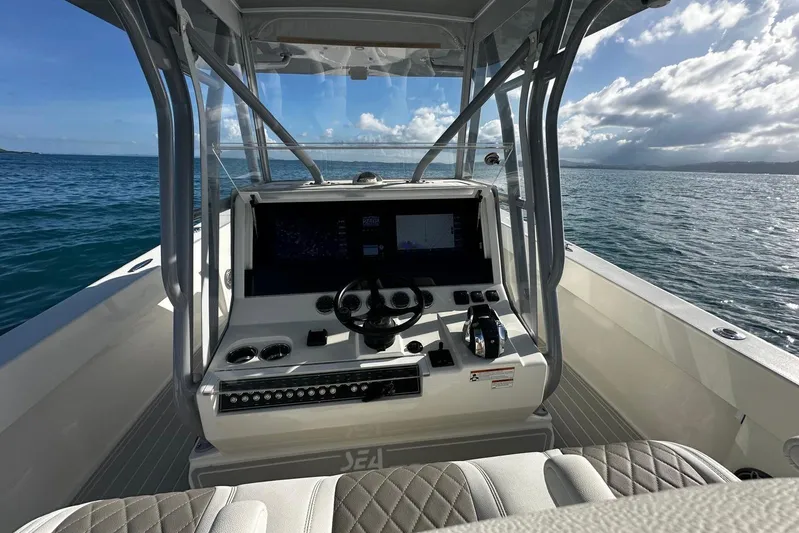  Yacht Photos Pics 2020 SeaVee 390Z boat helm with ocean view and modern controls.